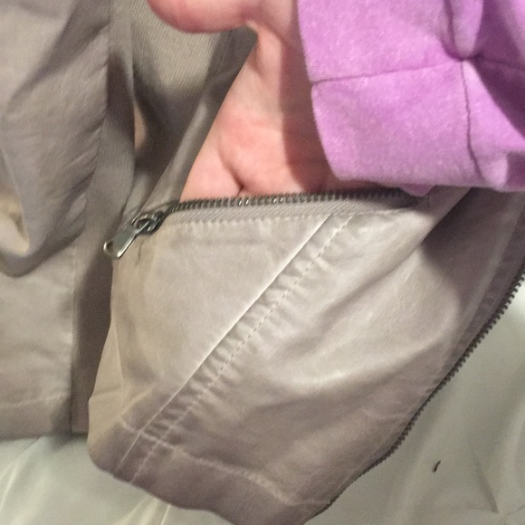 Tan jacket - Picture 3 of 4